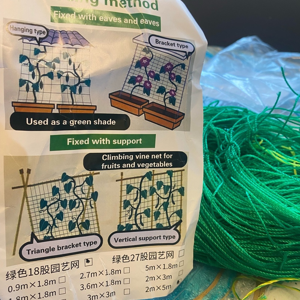 Vibrant Green Crafting Threads - Picture 8 of 9